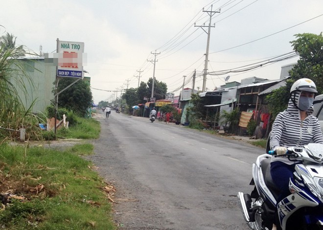 Phố buôn phấn bán hương ven sông ở miền Tây - ảnh 2