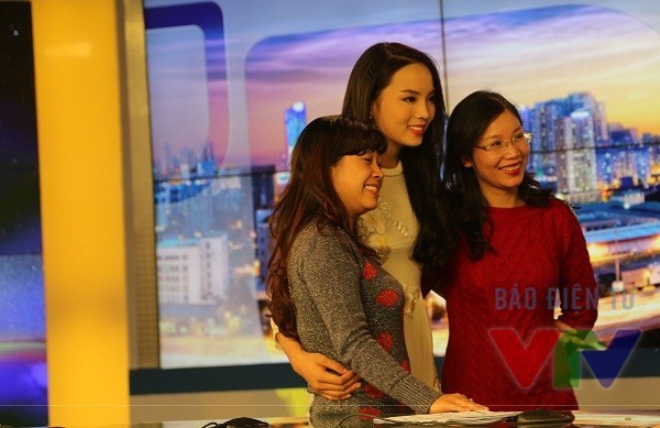 Hoa hậu Kỳ Duyên rạng rỡ trên trường quay VTV - ảnh 9