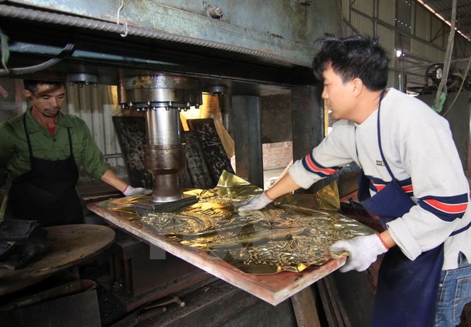 Thăm làng nghề chạm bạc nổi tiếng Thái Bình - ảnh 2