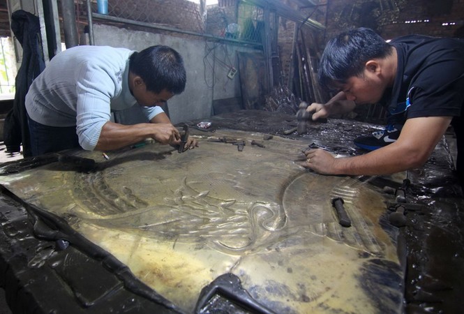 Thăm làng nghề chạm bạc nổi tiếng Thái Bình - ảnh 7