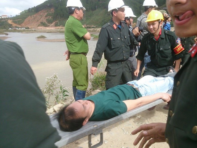 Diễn tập phương án đưa nạn nhân sập hầm ra ngoài - ảnh 5