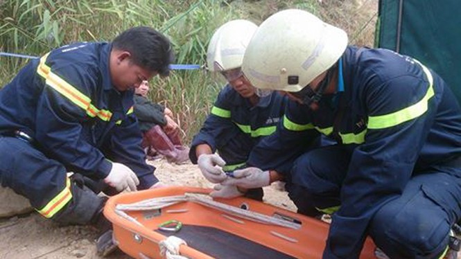 Diễn tập phương án đưa nạn nhân sập hầm ra ngoài - ảnh 2