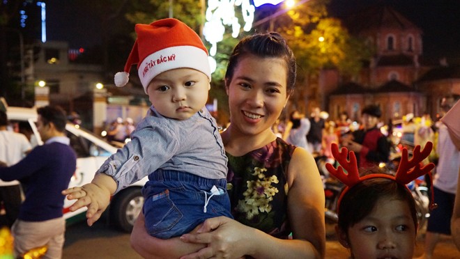Lung linh đèn hoa, Sài Gòn háo hức chờ đón Giáng sinh - ảnh 5