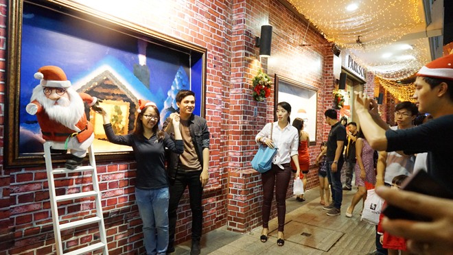 Lung linh đèn hoa, Sài Gòn háo hức chờ đón Giáng sinh - ảnh 7