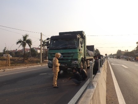 Đi lấy bằng tốt nghiệp, 2 cô gái cùng tử nạn - ảnh 2