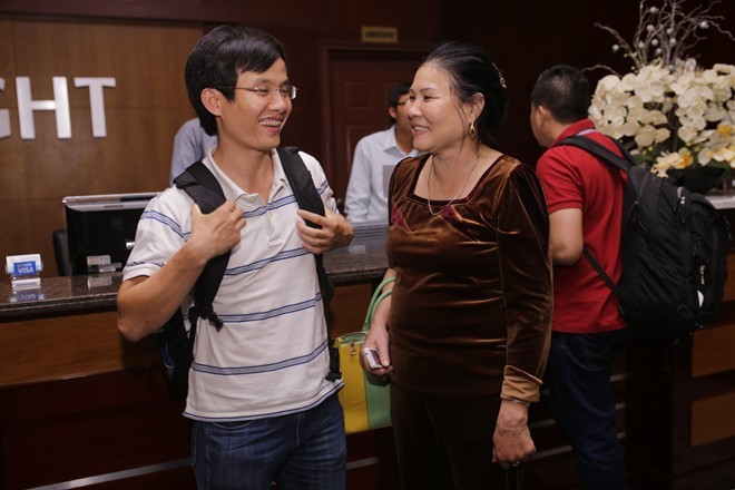 Mẹ Công Vinh tặng hết số vàng dành dụm cho Thủy Tiên - ảnh 1