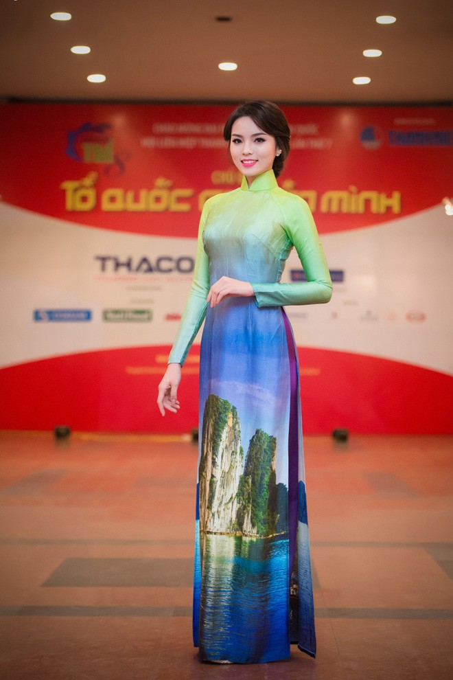 Hoa hậu Kỳ Duyên, Á hậu Huyền My khoe sắc ở Hà Nội - ảnh 3