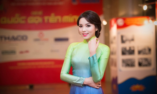 Hoa hậu Kỳ Duyên, Á hậu Huyền My khoe sắc ở Hà Nội - ảnh 6