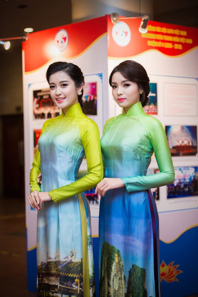 Hoa hậu Kỳ Duyên, Á hậu Huyền My khoe sắc ở Hà Nội - ảnh 1