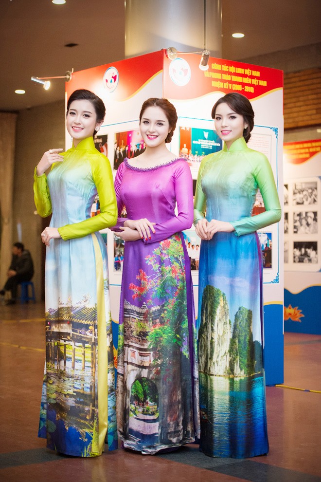 Hoa hậu Kỳ Duyên, Á hậu Huyền My khoe sắc ở Hà Nội - ảnh 11