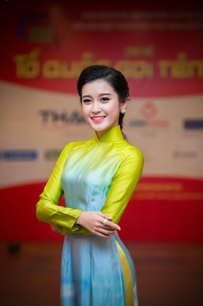 Hoa hậu Kỳ Duyên, Á hậu Huyền My khoe sắc ở Hà Nội - ảnh 7