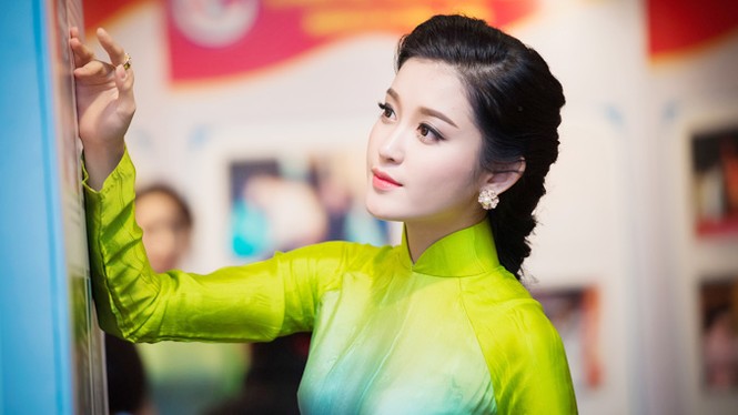 Hoa hậu Kỳ Duyên, Á hậu Huyền My khoe sắc ở Hà Nội - ảnh 10