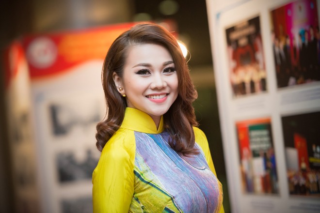 Hoa hậu Kỳ Duyên, Á hậu Huyền My khoe sắc ở Hà Nội - ảnh 14