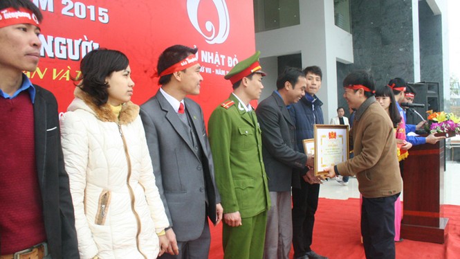 Rộn ràng Chủ nhật Đỏ tại Bắc Giang - ảnh 2
