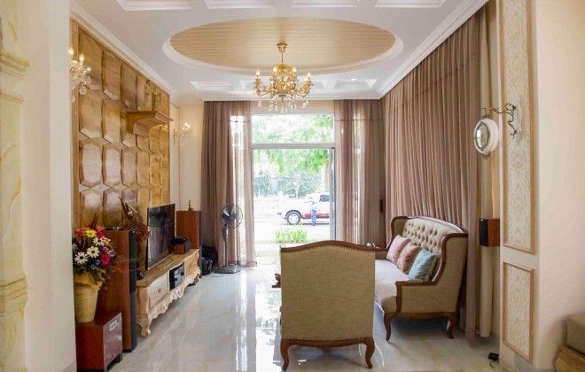 Ngắm biệt thự bán cổ điển của đại gia Sài Gòn - ảnh 1