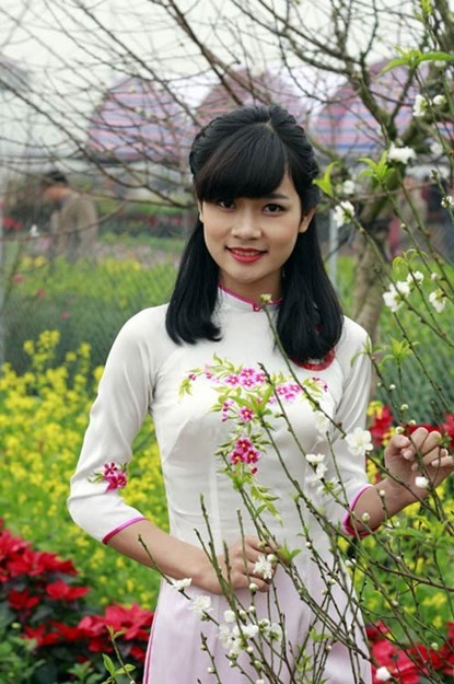 Ngắm bạch đào cánh trắng như tuyết giá 2 triệu đồng/cây - ảnh 9