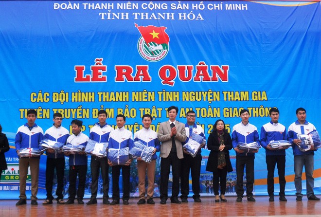 Ra quân thanh niên tình nguyện đảm bảo an toàn giao thông - ảnh 2