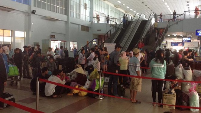 Bến xe, nhà ga Sài Gòn rộn ràng ngày giáp Tết - ảnh 8