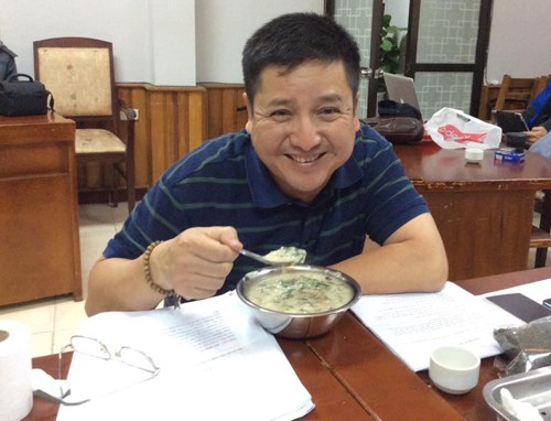 Chí Trung 'chạy sô' cùng lúc ba chương trình về ông Táo - ảnh 1