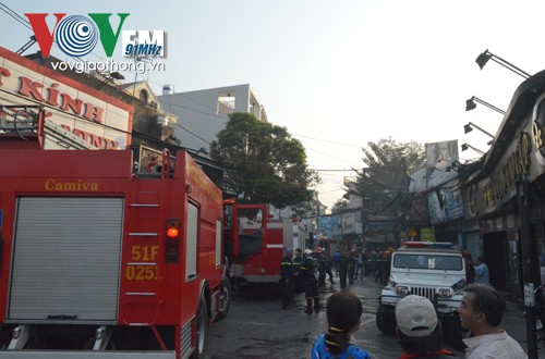Tp.HCM: Cháy cửa hàng máy vi tính lúc sáng sớm - ảnh 1