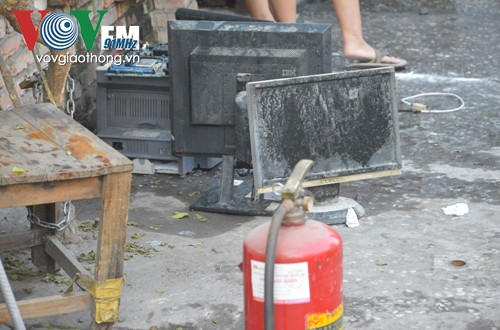Tp.HCM: Cháy cửa hàng máy vi tính lúc sáng sớm - ảnh 2