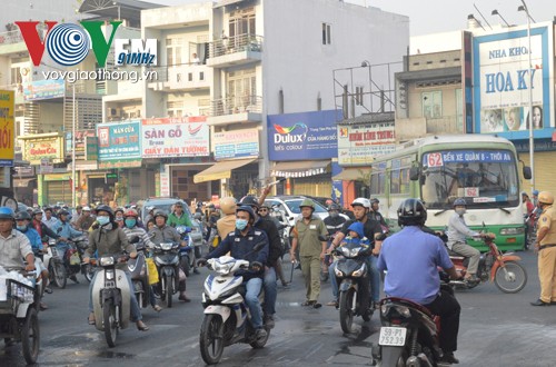 Tp.HCM: Cháy cửa hàng máy vi tính lúc sáng sớm - ảnh 3