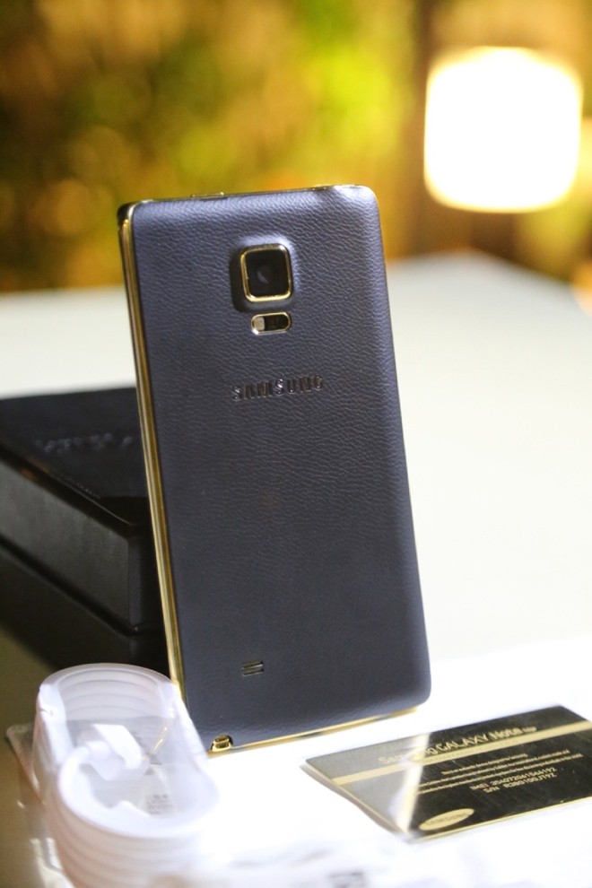 Cận cảnh Galaxy Note Edge mạ vàng tại Việt Nam - ảnh 1
