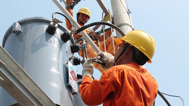 Đóng điện đường dây vượt biển trên không đầu tiên - ảnh 2
