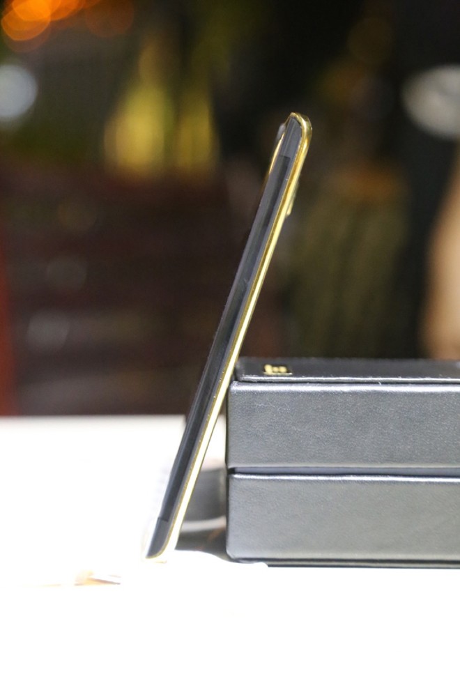 Cận cảnh Galaxy Note Edge mạ vàng tại Việt Nam - ảnh 6
