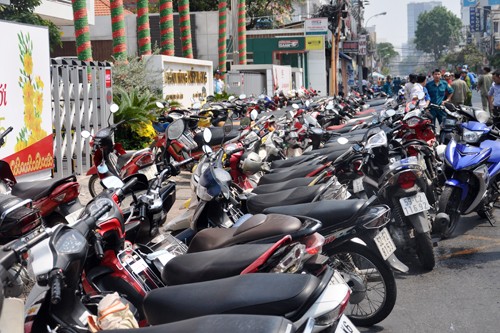 Cháy trong chi nhánh ngân hàng ở trung tâm Sài Gòn - ảnh 1