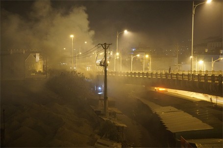 Hà Nội: Cháy dữ dội dưới chân cầu Vĩnh Tuy - ảnh 2