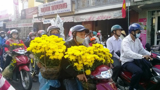 Dưa hấu giảm gần 70%, người bán “héo ruột” - ảnh 7