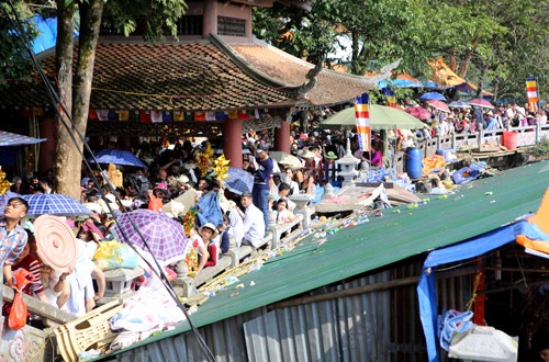 5 vạn du khách chen chân khai hội chùa Hương - ảnh 13