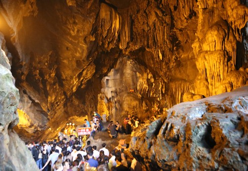 5 vạn du khách chen chân khai hội chùa Hương - ảnh 18