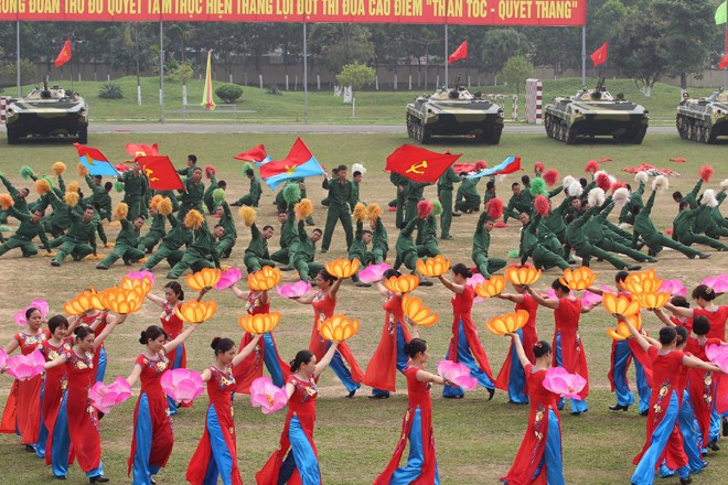 Xem bộ binh cơ giới duyệt đội ngũ, trình diễn trống hội - ảnh 10
