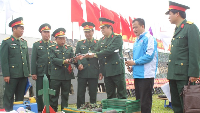 Xem bộ binh cơ giới duyệt đội ngũ, trình diễn trống hội - ảnh 14