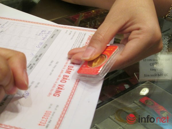 Tranh nhau đặt cọc, “cháy” vàng ngày Thần tài - ảnh 14