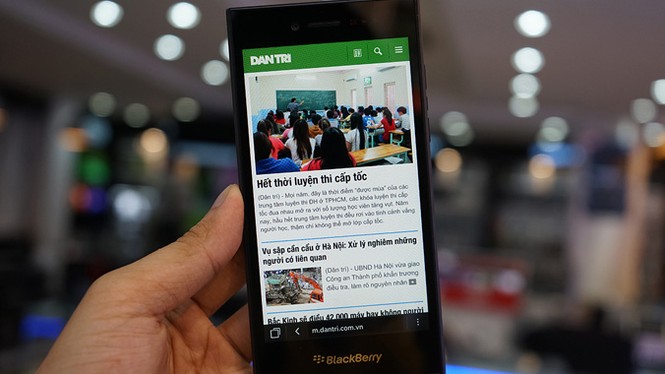 Đập hộp Blackberry Leap chính hãng tại Việt Nam - ảnh 10
