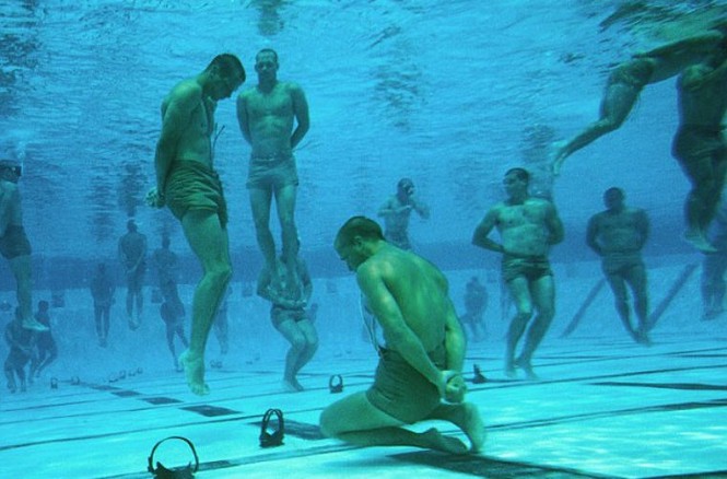 Hé lộ hình ảnh về lực lượng đặc nhiệm Navy SEAL - ảnh 2