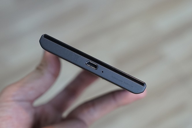 Đập hộp Blackberry Leap chính hãng tại Việt Nam - ảnh 7