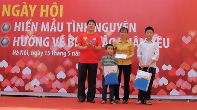 Bảo Việt tặng tàu 3,5 tỷ đồng cho huyện đảo Trường Sa - ảnh 1