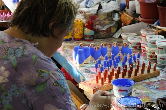 Mục kích qua trình chế tác búp bê Nga Matryoshka nổi tiếng - ảnh 5