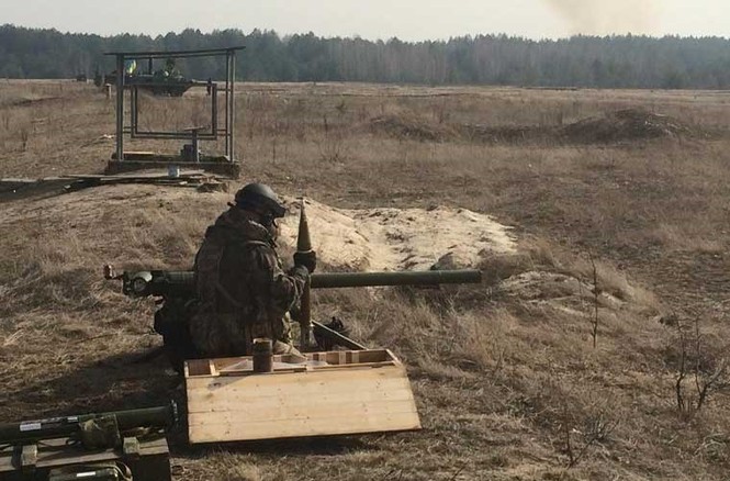 Mục kích quân đội Ukraine huấn luyện bắn súng - ảnh 9