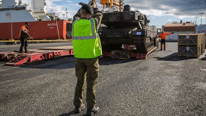 Bắt gặp siêu xe tăng Leopard 2A6 ồ ạt tới Phần Lan - ảnh 2