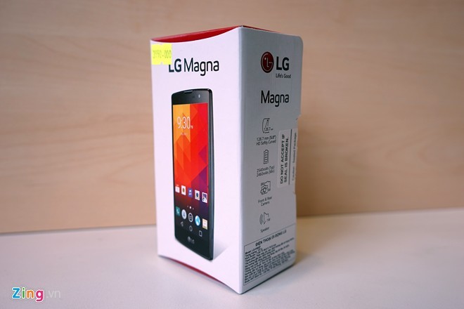 Mở hộp smartphone màn hình cong rẻ nhất tại Việt Nam - ảnh 1