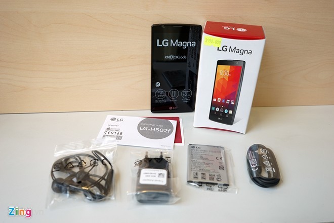 Mở hộp smartphone màn hình cong rẻ nhất tại Việt Nam - ảnh 2