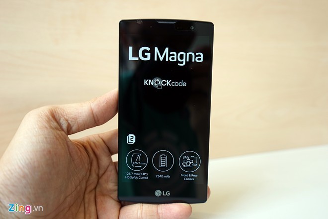 Mở hộp smartphone màn hình cong rẻ nhất tại Việt Nam - ảnh 3