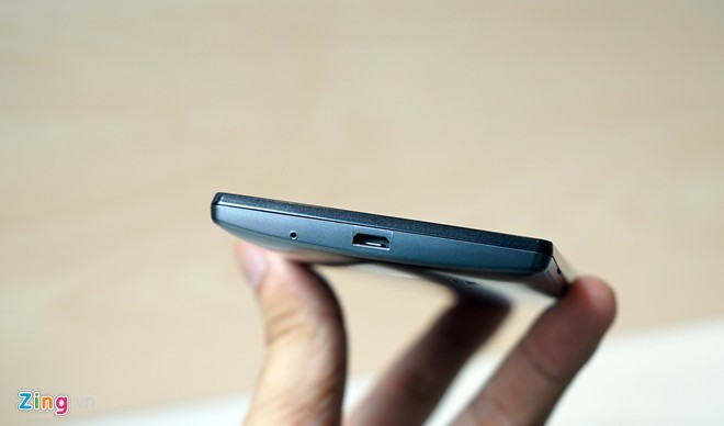 Mở hộp smartphone màn hình cong rẻ nhất tại Việt Nam - ảnh 6