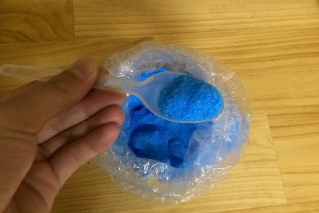 Nước bể bơi xanh lè vì bột đồng sulfat - ảnh 1