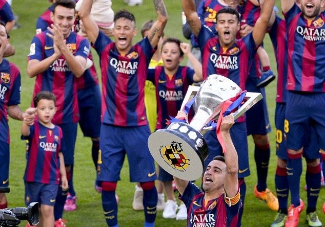Xavi rơi lệ trong ngày chia tay Nou Camp - ảnh 11